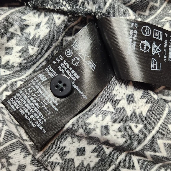 5/$15 H&M Divided Black Tribal Button Dress - Picture 6 of 9